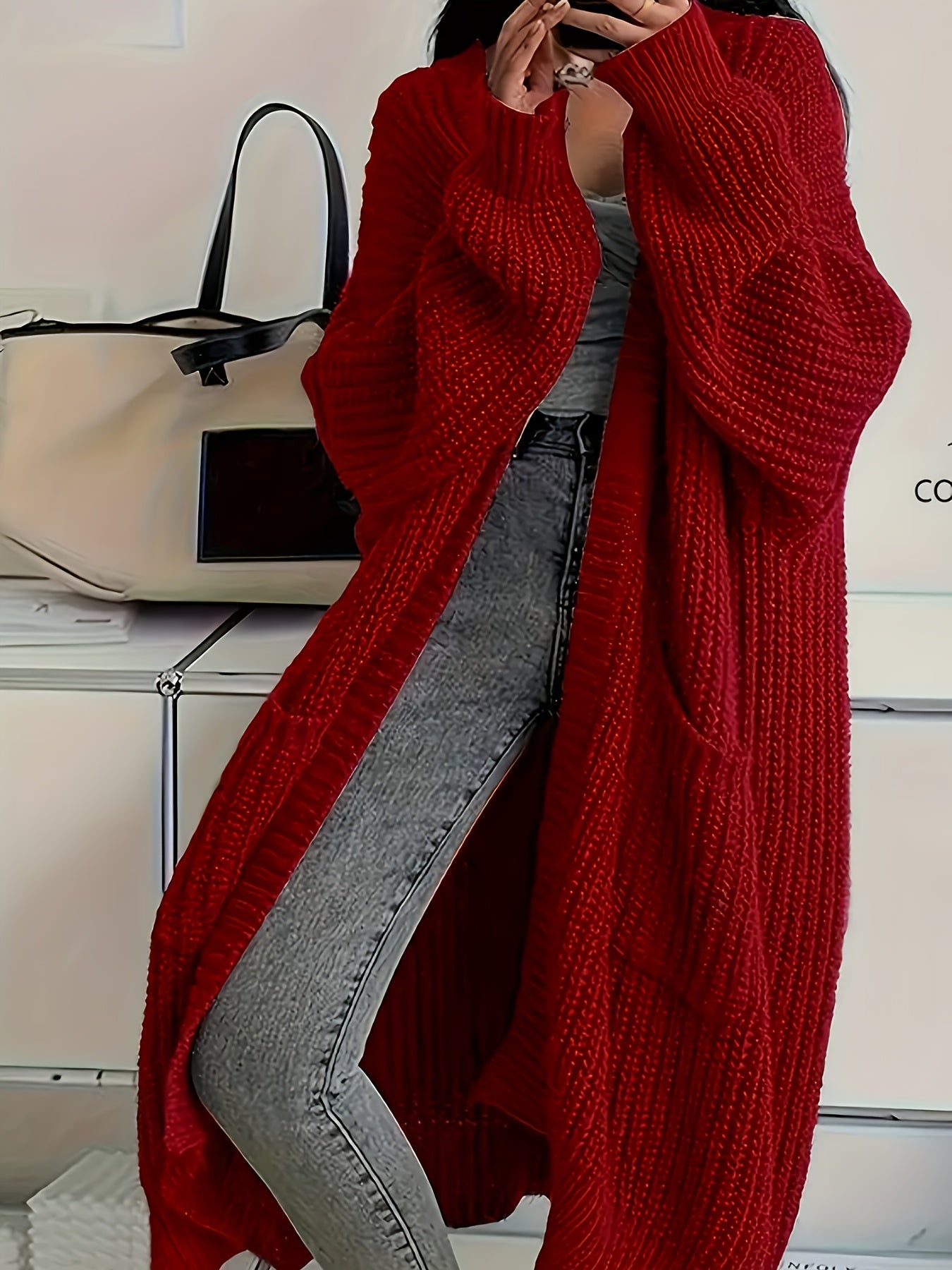 Jara™ – Lång Elegant Kappa med V-ringning