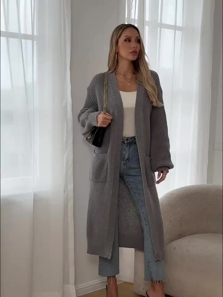 Jara™ – Lång Elegant Kappa med V-ringning