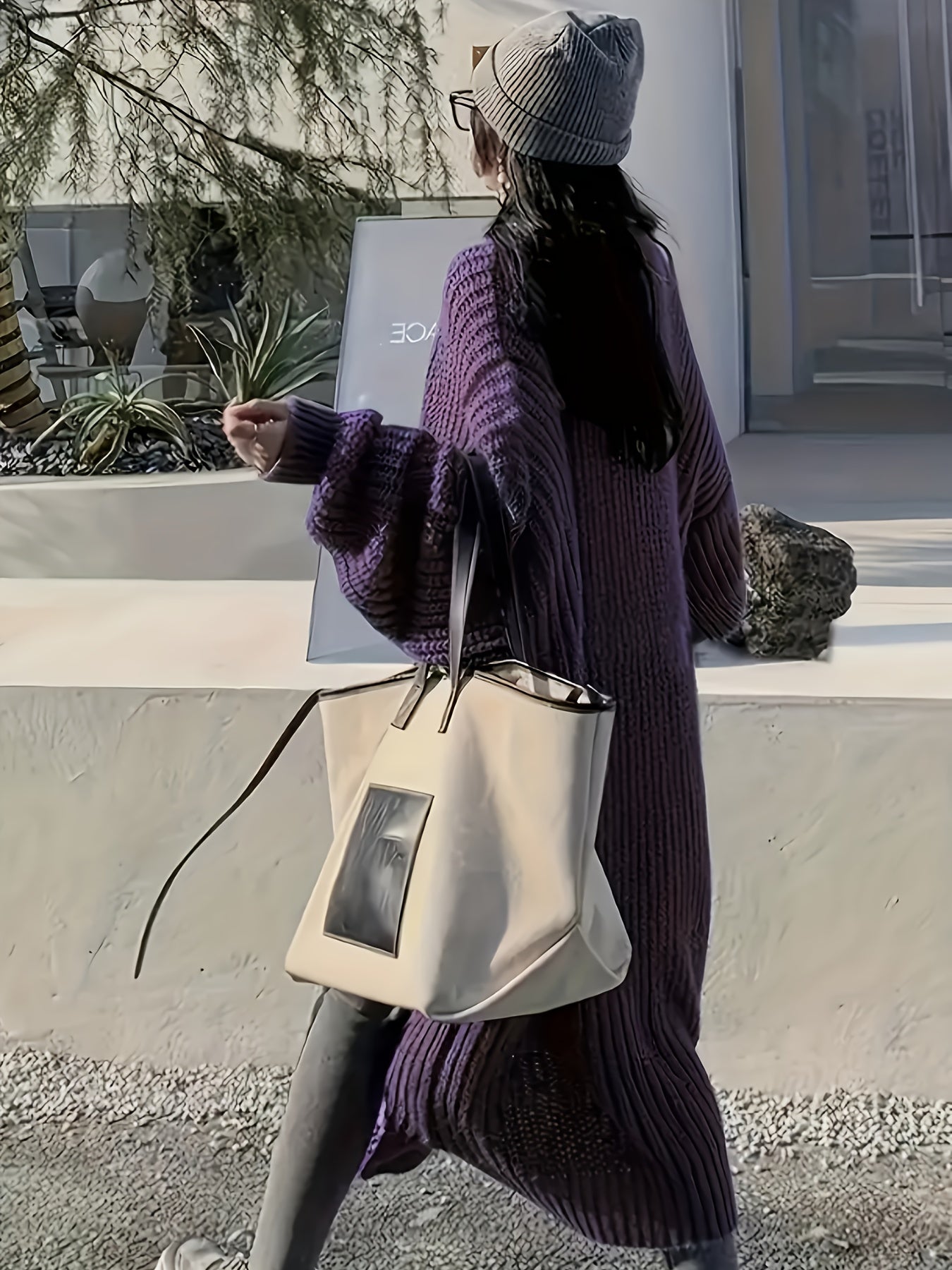 Jara™ – Lång Elegant Kappa med V-ringning