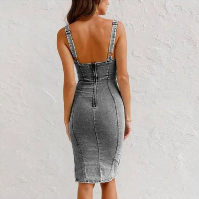 Desiree – Sommarklänning i denim med slits och U-ringning